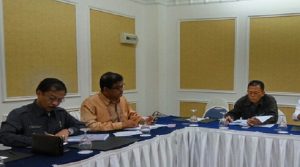 Ketua DPRD Kepri JUmaga Nadeak membahas Renwal RPJDM Provinsi Kepri di Batam, Jumat lalu. Foto istimewa