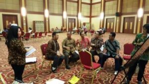 Sejumlah pejabat eselon 3 Pemprov Kepri mendengarkan arahan dari tim assessor dari Jakarta di Aula Kantor Gubernur Kepri, Dompak, Tanjungpinang, Sabtu (22/10). Foto istimewa