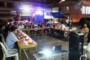 Suasana disukusi Mimbar Publik Tanjungpinang dengan tema 'Transparansi Setengah Hati' yang digelar di Angkringan 86 Tanjungpinang Jum'at (18/11) kemaren. Foto istimewa