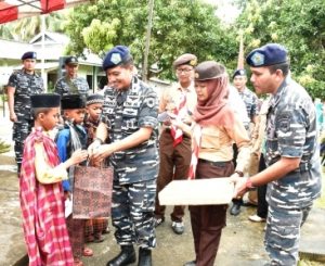 Lantamal IV) Tanjungpinang menggelar acara Karya Bhakti TNI AL tahun 2016 di desa Pangkil Kabupaten Bintan Kepri, Rabu (28/12).Foto Dispen Lantamal IV Tanjungpinang