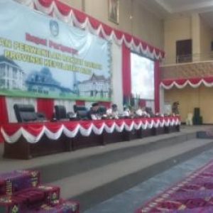 Pimpinan DPRD Kepri beserta Sekdaprov Kepri