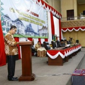 Wakil Ketua Pansus Surya Makmur Nasution saat membacakan pandangan akhir Pansus