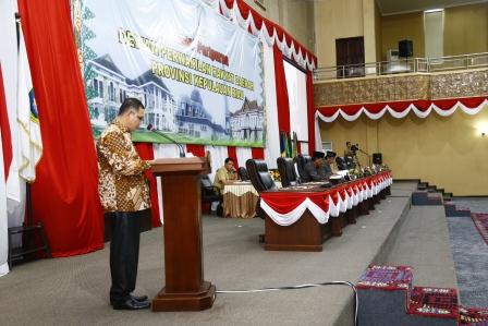 Wakil Ketua Pansus Surya Makmur Nasution saat membacakan pandangan akhir Pansus